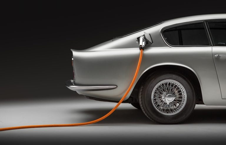 Aston-Martin-DB6-Lunaz 3