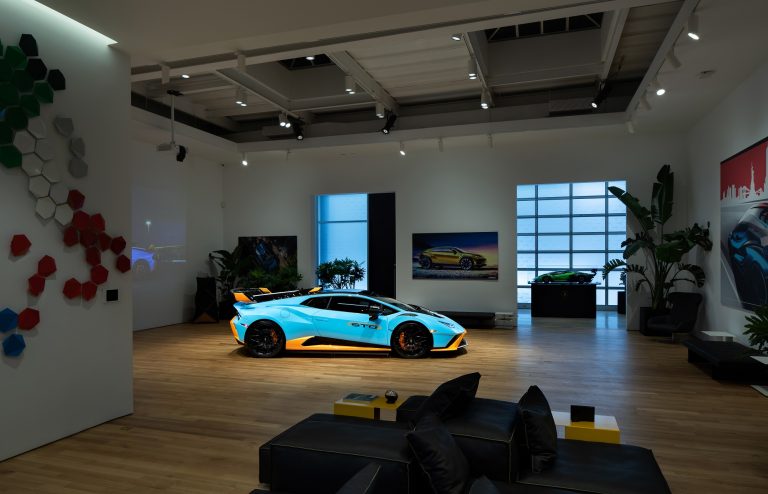 Imagery courtesy of Automobili Lamborghini