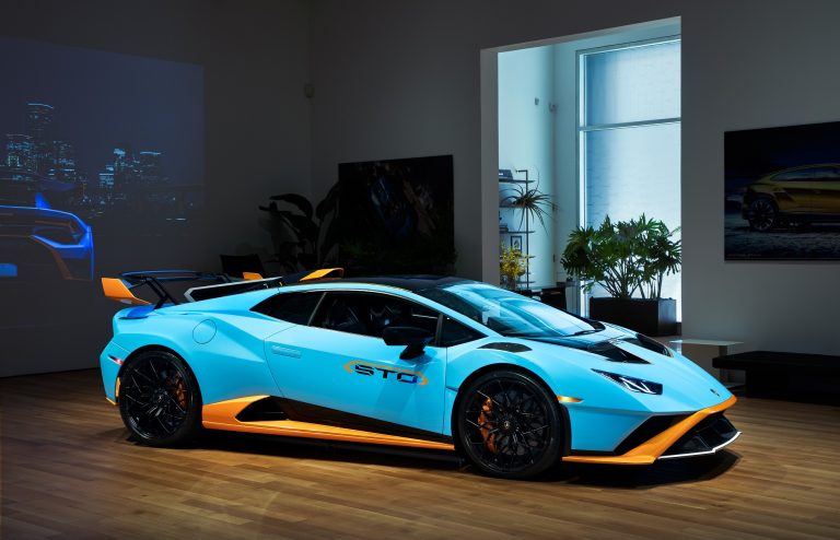 Imagery courtesy of Automobili Lamborghini