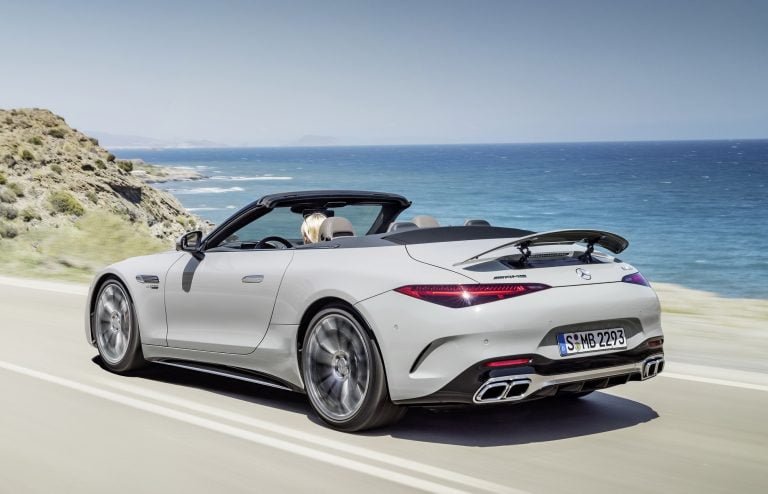 Mercedes-AMG SL 55 4MATIC+ [vorläufige Angaben WLTP | Kraftstoffverbrauch kombiniert: 12,7-11,8 l/100 km | CO₂-Emissionen kombiniert: 288-268 g/km]* Exterieur: Alpingrau Uni; Interieur: Leder Nappa Style schwarz/tartufo 

*Alle Angaben sind vorläufig und wurden intern nach Maßgabe der Zertifizierungsmethode „WLTP-Prüfverfahren“ ermittelt. Es liegen bislang weder bestätigte Werte vom TÜV noch eine EG-Typgenehmigung noch eine Konformitätsbescheinigung mit amtlichen Werten vor. Abweichungen zwischen den Angaben und den amtlichen Werten sind möglich. 

// 

Mercedes-AMG SL 55 4MATIC+ [provisional data WLTP | fuel consumption combined: 12,7-11,8 l/100 km | CO₂-emissions combined: 288-268 g/km]* exterior: alpin grey uni; interior: leather nappa style black/tartufo

*Data on consumption are provisional and were determined internally in accordance with the "WLTP test procedure" certification method. Confirmed TÜV figures, EC type approval and certificate of conformity with official figures are not yet available. Differences between the stated figures and the official figures are possible.