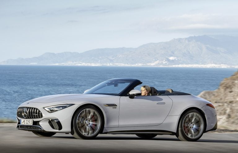 Mercedes-AMG SL 55 4MATIC+ [vorläufige Angaben WLTP | Kraftstoffverbrauch kombiniert: 12,7-11,8 l/100 km | CO₂-Emissionen kombiniert: 288-268 g/km]* Exterieur: Alpingrau Uni; Interieur: Leder Nappa Style schwarz/tartufo 

*Alle Angaben sind vorläufig und wurden intern nach Maßgabe der Zertifizierungsmethode „WLTP-Prüfverfahren“ ermittelt. Es liegen bislang weder bestätigte Werte vom TÜV noch eine EG-Typgenehmigung noch eine Konformitätsbescheinigung mit amtlichen Werten vor. Abweichungen zwischen den Angaben und den amtlichen Werten sind möglich. 

// 

Mercedes-AMG SL 55 4MATIC+ [provisional data WLTP | fuel consumption combined: 12,7-11,8 l/100 km | CO₂-emissions combined: 288-268 g/km]* exterior: alpin grey uni; interior: leather nappa style black/tartufo

*Data on consumption are provisional and were determined internally in accordance with the "WLTP test procedure" certification method. Confirmed TÜV figures, EC type approval and certificate of conformity with official figures are not yet available. Differences between the stated figures and the official figures are possible.