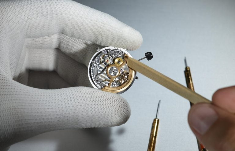 Fiftysix process
workshops
Caliber_2460QCL1_Fiftysix workshop watchmaking 
4000E