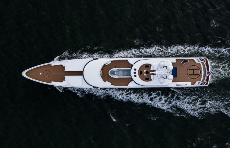 Imagery courtesy of Francis Vermeer at Feadship