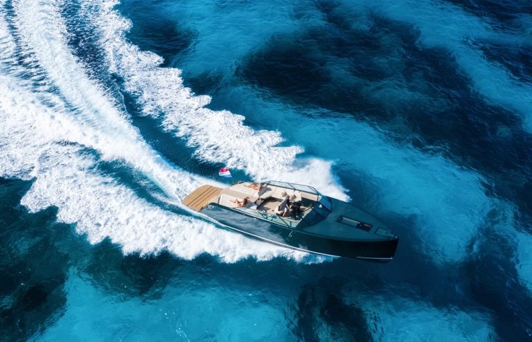 Imagery courtesy of Waterdream Yachts