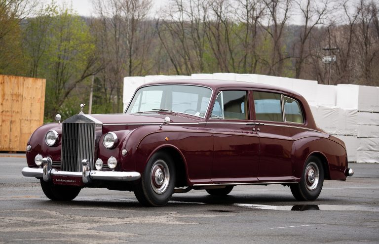 1976 Rolls-Royce Phantom VI Limousine - Imagery courtesy of Bonhams