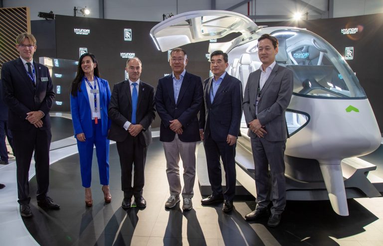 (From left) Rob Watson, President Rolls-Royce; Vittadini, Group Chief Technology and Strategy Officer, Rolls-Royce; Warren East, CEO, Rolls-Royce; Euisun Chung, Executive Chair of Hyundai Motor Group; Jaiwon Shin, President and Head of AAM Division of Hyundai Motor Group; Jaeyong Song, Vice President of AAM Division of Hyundai Motor Group.

Imagery courtesy of the Hyundai Motor Group Newsroom.