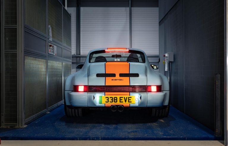 Everrati Porsche 911 (964) – Signature Gulf Edition – EQ 12