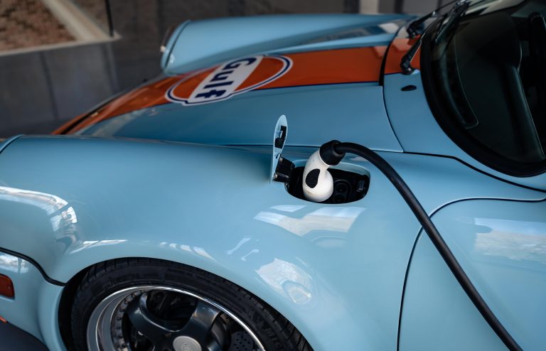 Everrati Porsche 911 (964) – Signature Gulf Edition – EQ 3