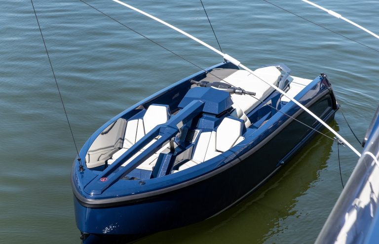 Vanquish Yachts VQ115 - EQ 14